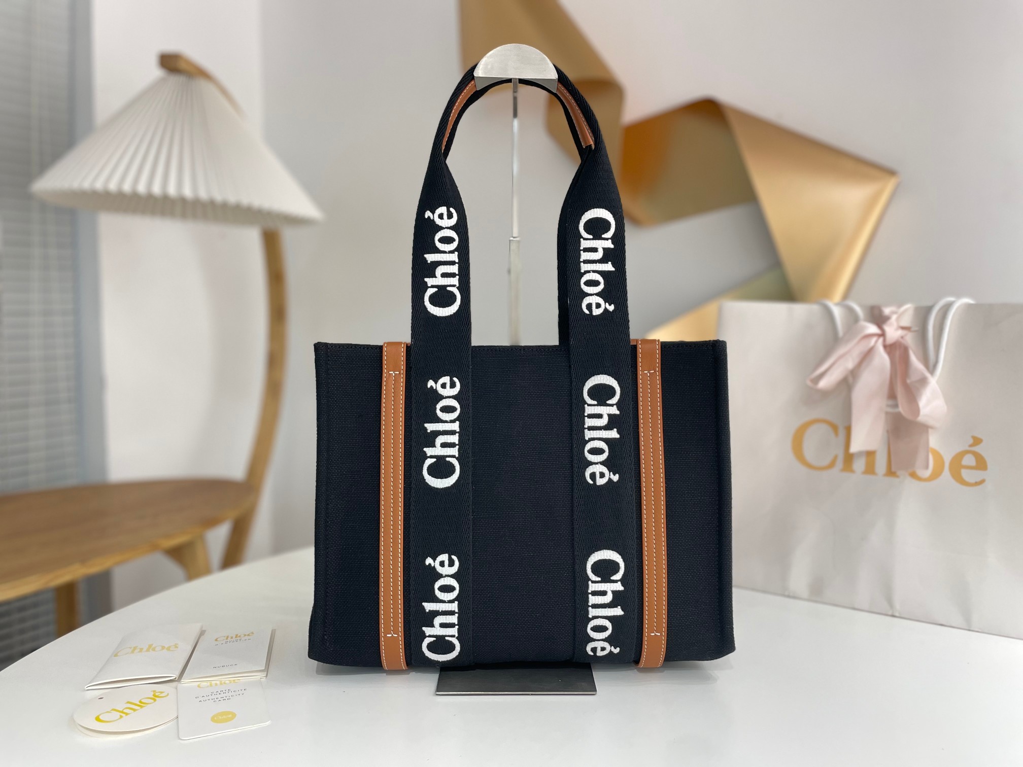 Chloe Medium Woody Tote Bag In Linen